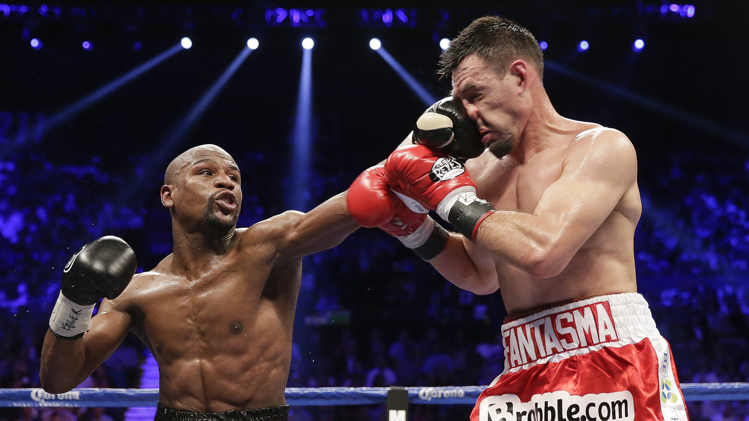 _高速飞越：特技滑板表演震撼现场_，飞行滑板视频